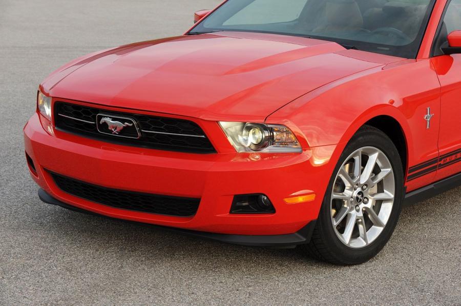  Ford Mustang V6 2011 года  (фото 63 из 93)